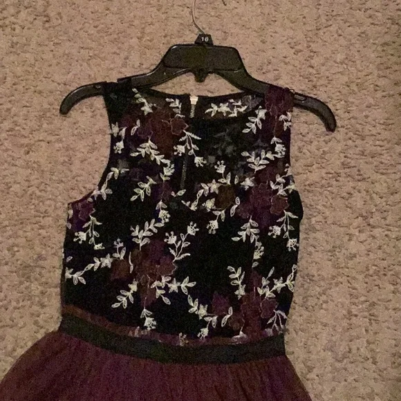 Maroon party dress in net - Picture 3 of 6